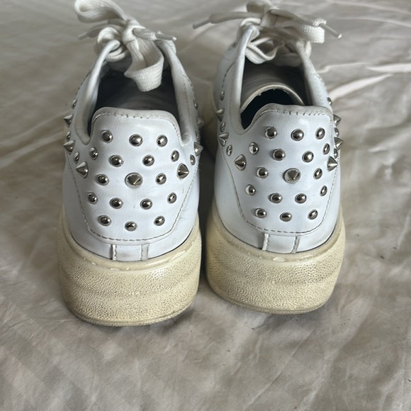 Alexander Mqueen - Picture 3 of 6